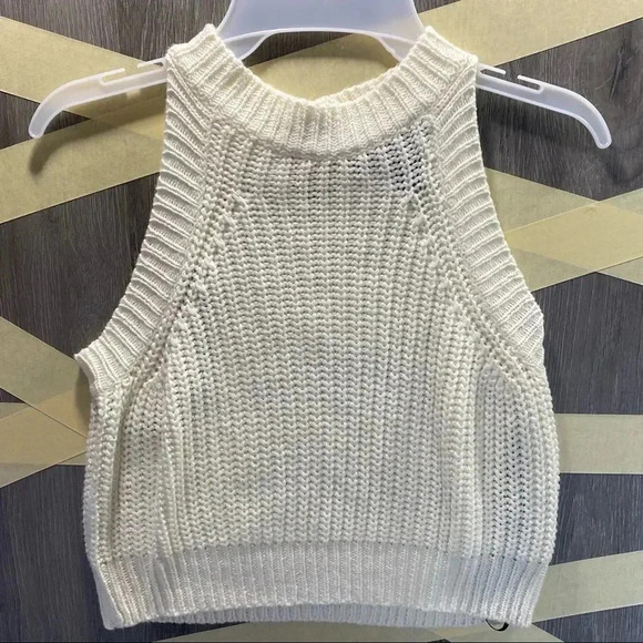Forever 21 Key Hole White Sleeveless Sweater Size Large - Picture 2 of 4